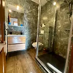 Slovakia בית הארחה